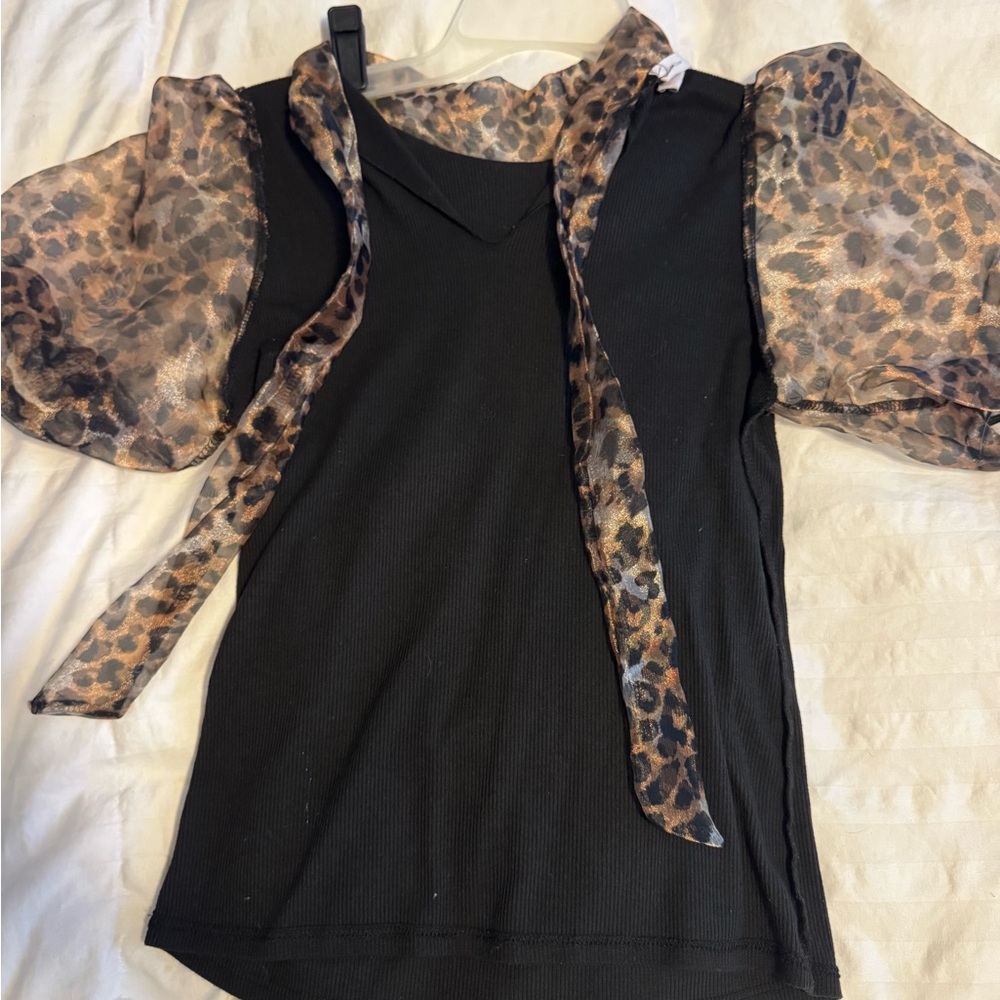 Chic Black and Leopard Print Women's Top